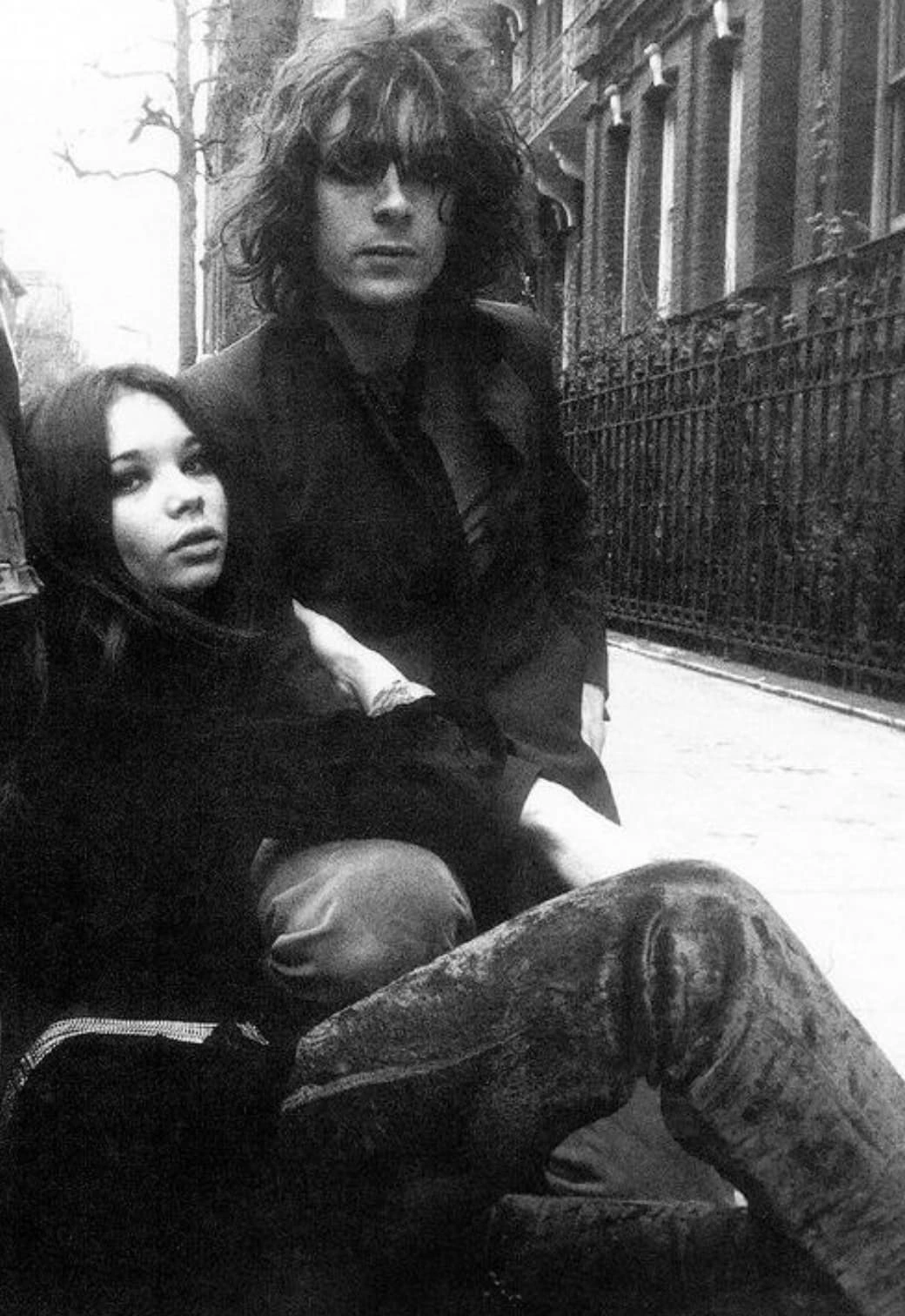 21 Vintage Shots of Rock Legends and Their Fans