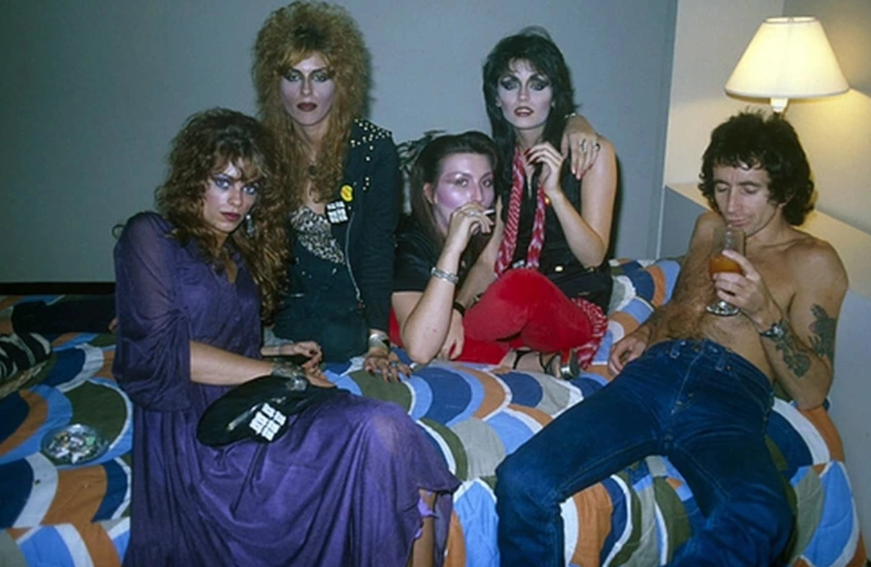 21 Vintage Shots of Rock Legends and Their Fans