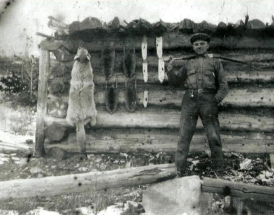 23 Vintage Fur Trapper Snapshots That Capture the Wild Frontier