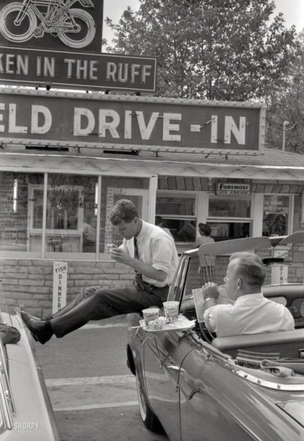 21 Vintage Photos Perfect for 'Diners, Drive-Ins and Dives' from the '50s, '60s, and '70s