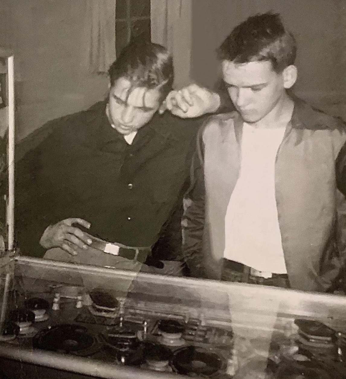 18 Vintage Pinball Masters Who Scored Big: A Snap Collection