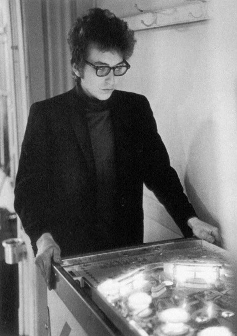 18 Vintage Pinball Masters Who Scored Big: A Snap Collection