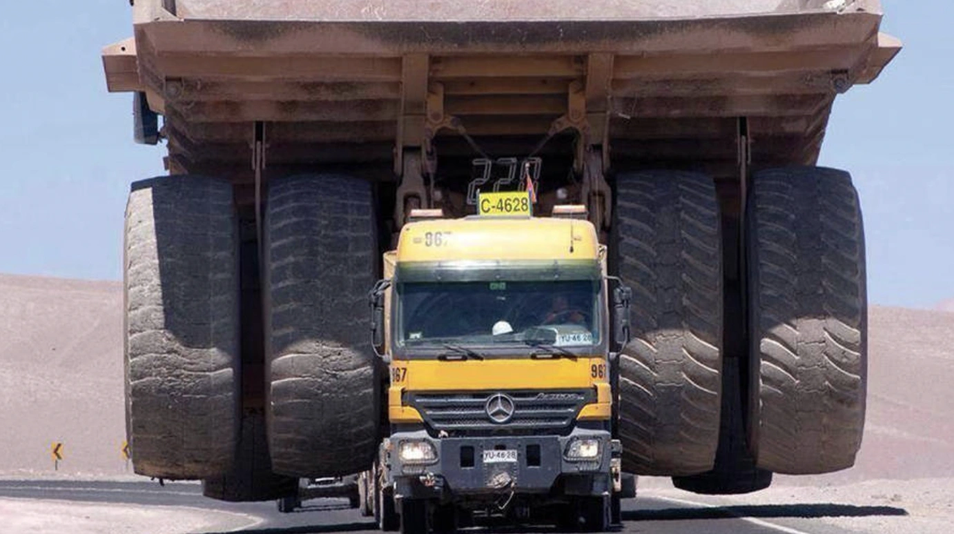 21 Big Rigs Transporting Enormous Cargo