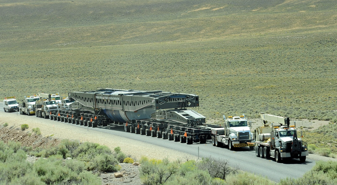 21 Big Rigs Transporting Enormous Cargo