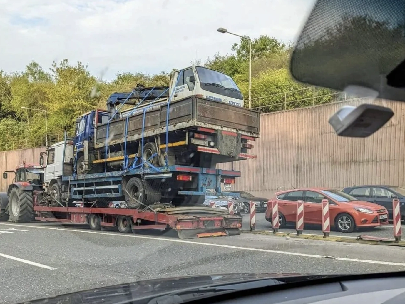 21 Big Rigs Transporting Enormous Cargo
