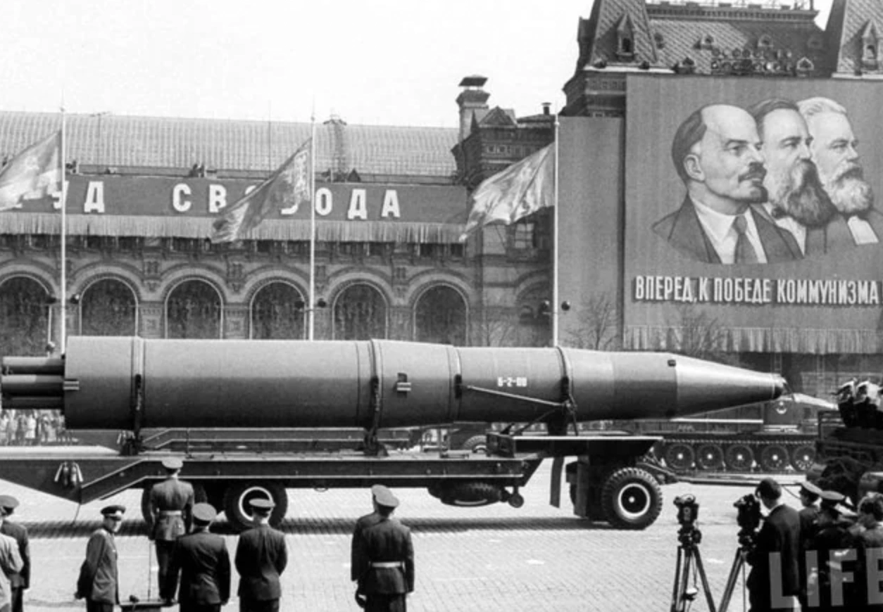 21 Captivating Images of Cold War-Era Russia: A Clash of Bears and Vodka Shots
