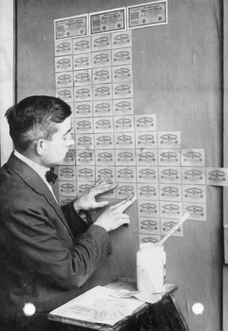 Unbelievable Images: 24 Historical Moments of Hyperinflation Captured on Camera