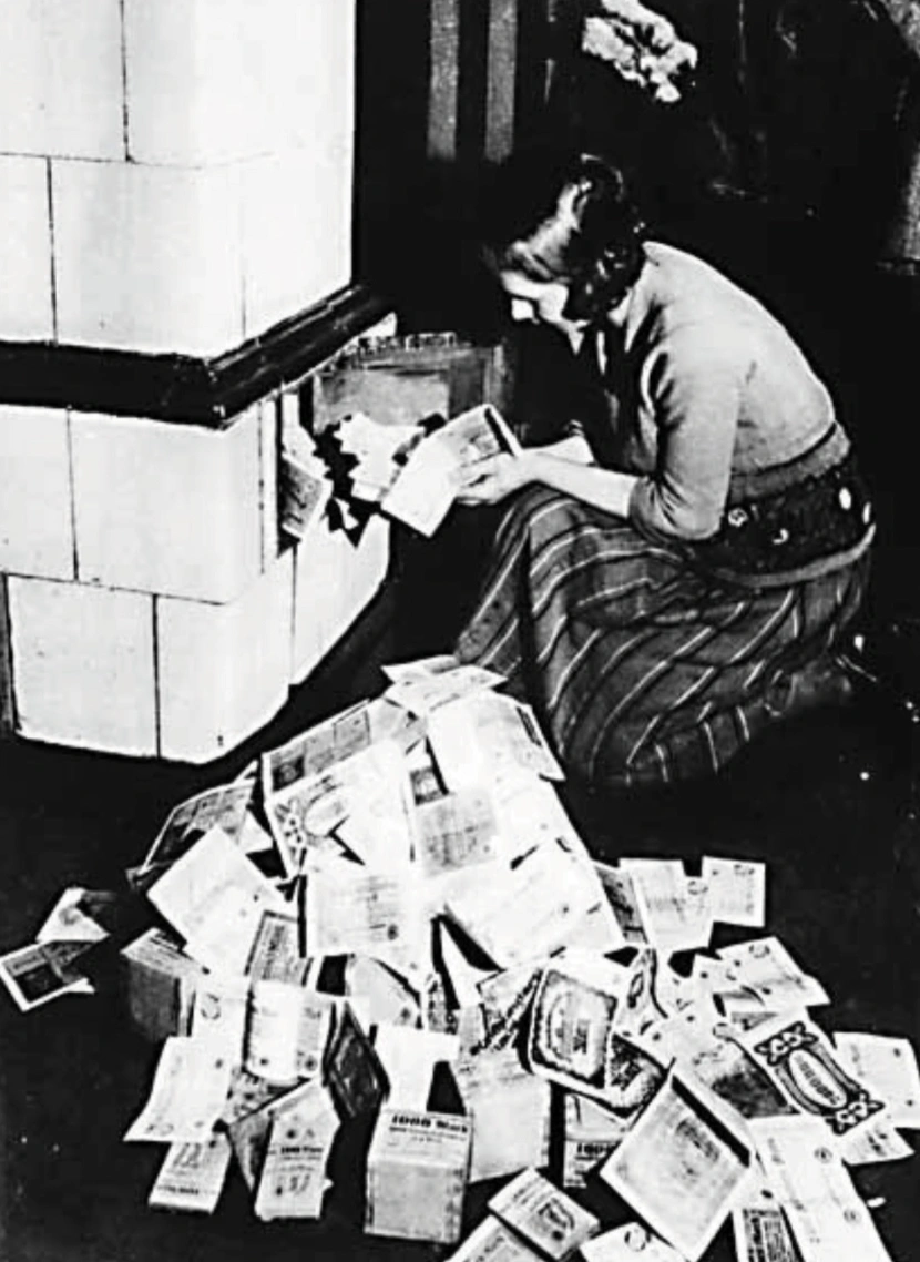 Unbelievable Images: 24 Historical Moments of Hyperinflation Captured on Camera