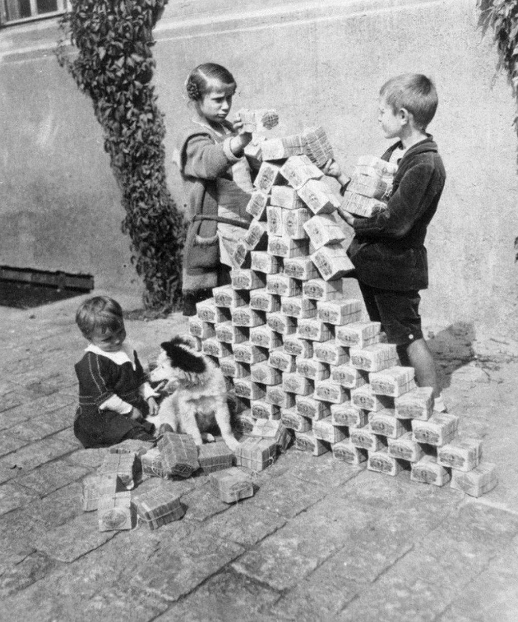 Unbelievable Images: 24 Historical Moments of Hyperinflation Captured on Camera
