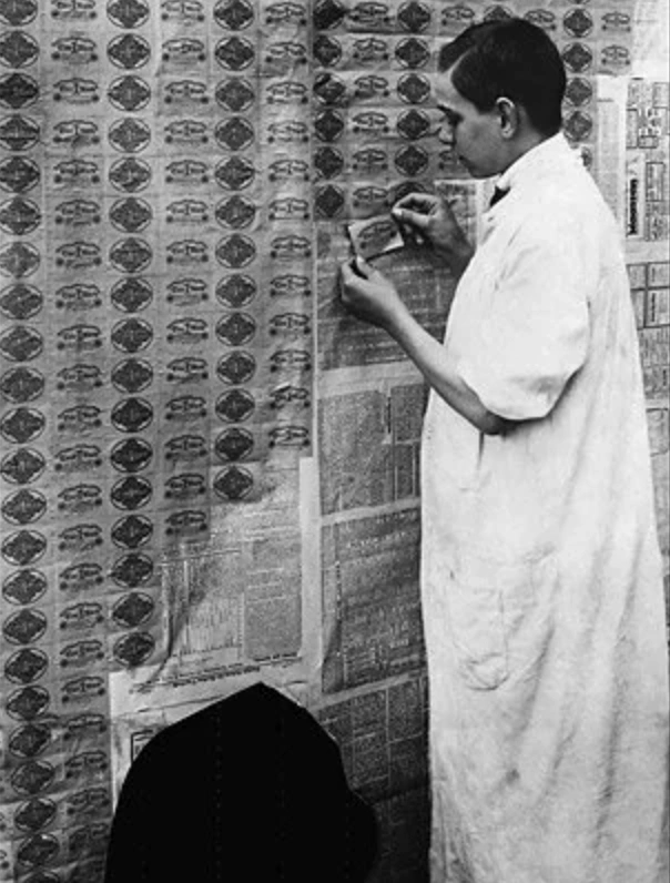 Unbelievable Images: 24 Historical Moments of Hyperinflation Captured on Camera