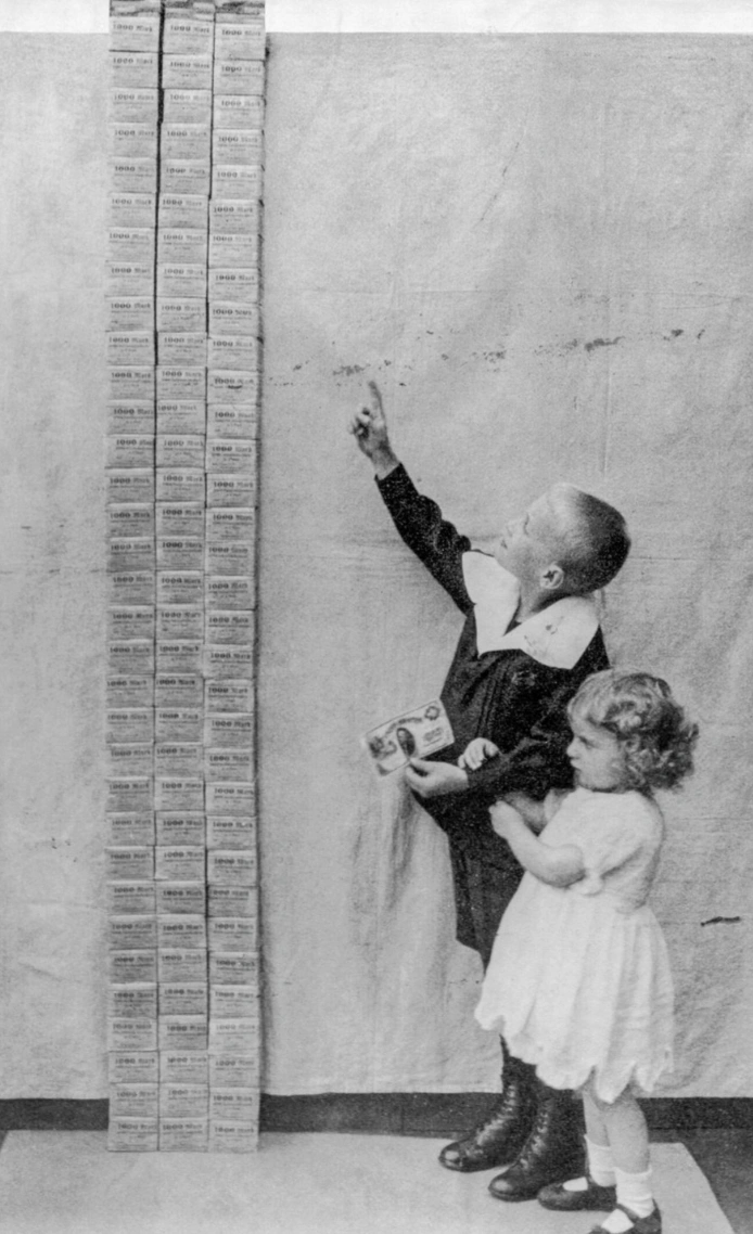 Unbelievable Images: 24 Historical Moments of Hyperinflation Captured on Camera