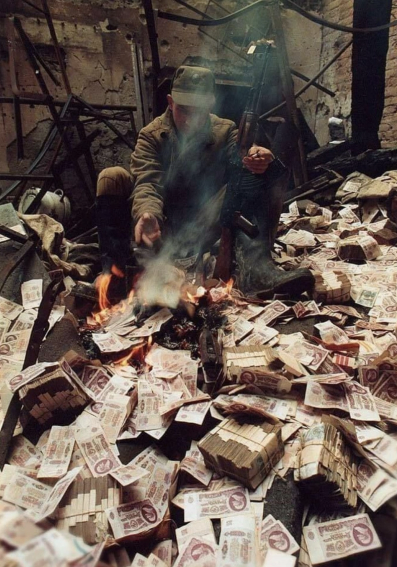 Unbelievable Images: 24 Historical Moments of Hyperinflation Captured on Camera