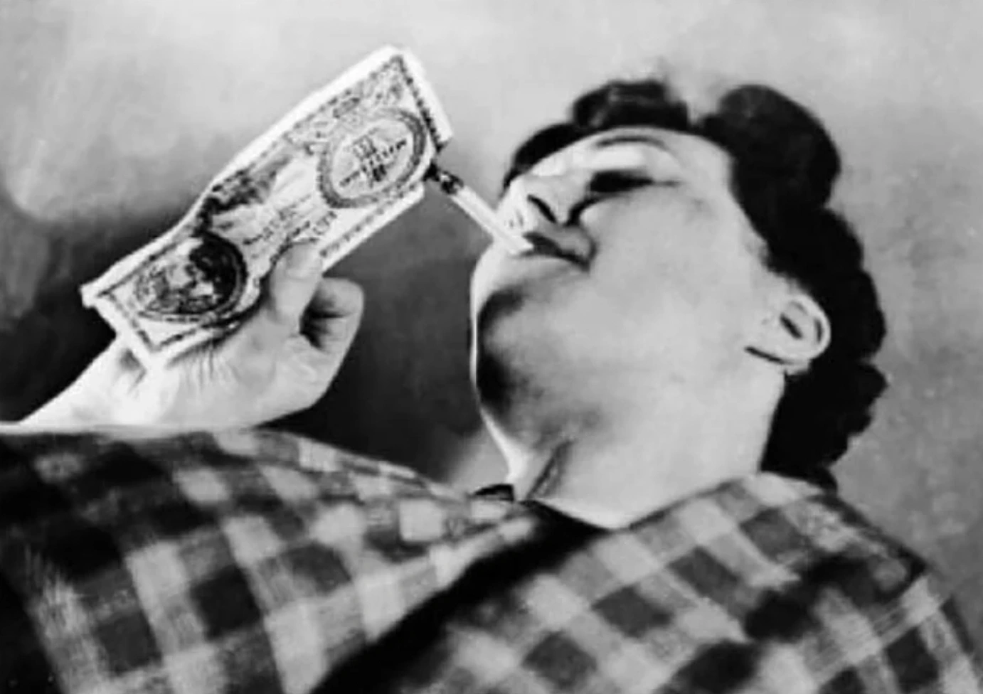 Unbelievable Images: 24 Historical Moments of Hyperinflation Captured on Camera