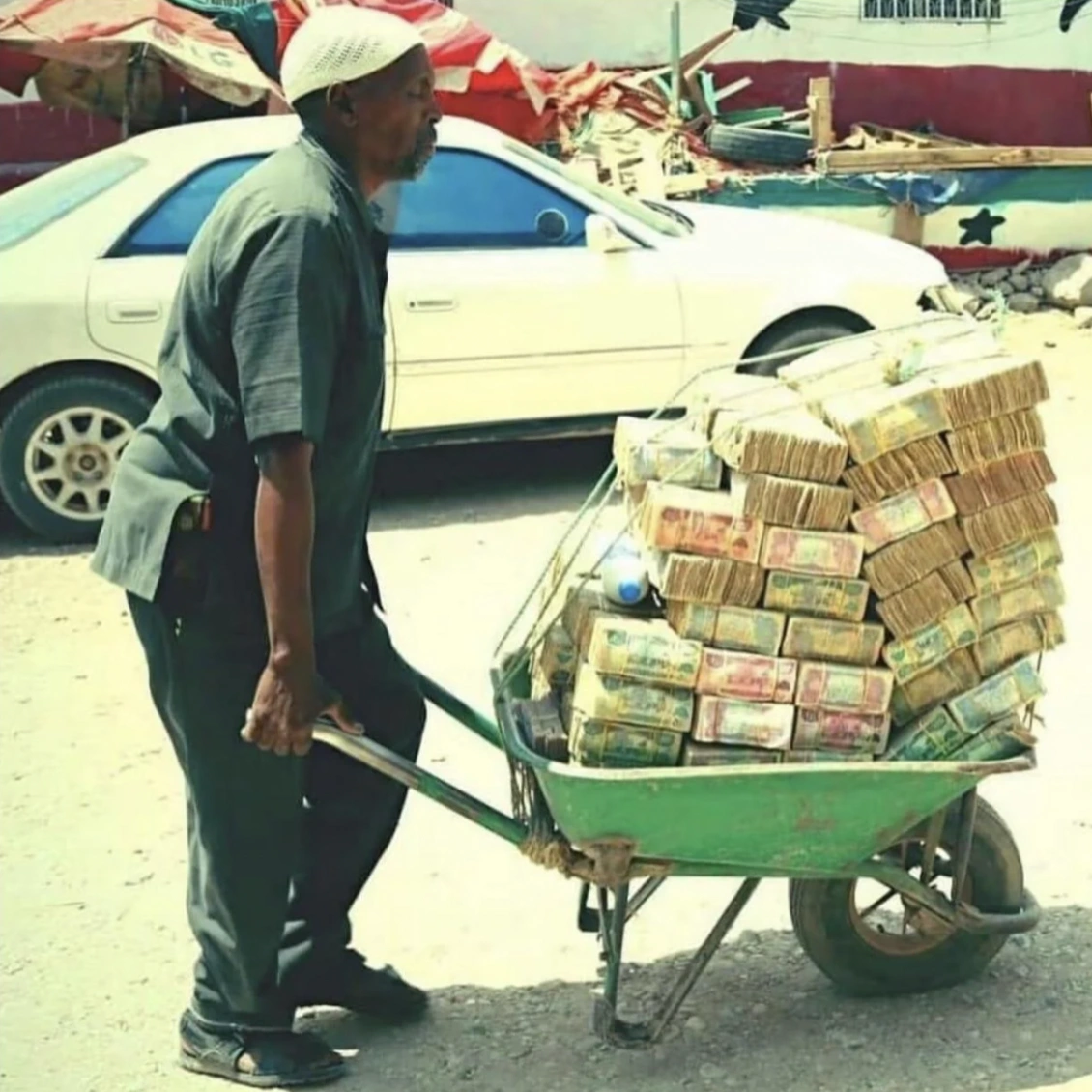 Unbelievable Images: 24 Historical Moments of Hyperinflation Captured on Camera