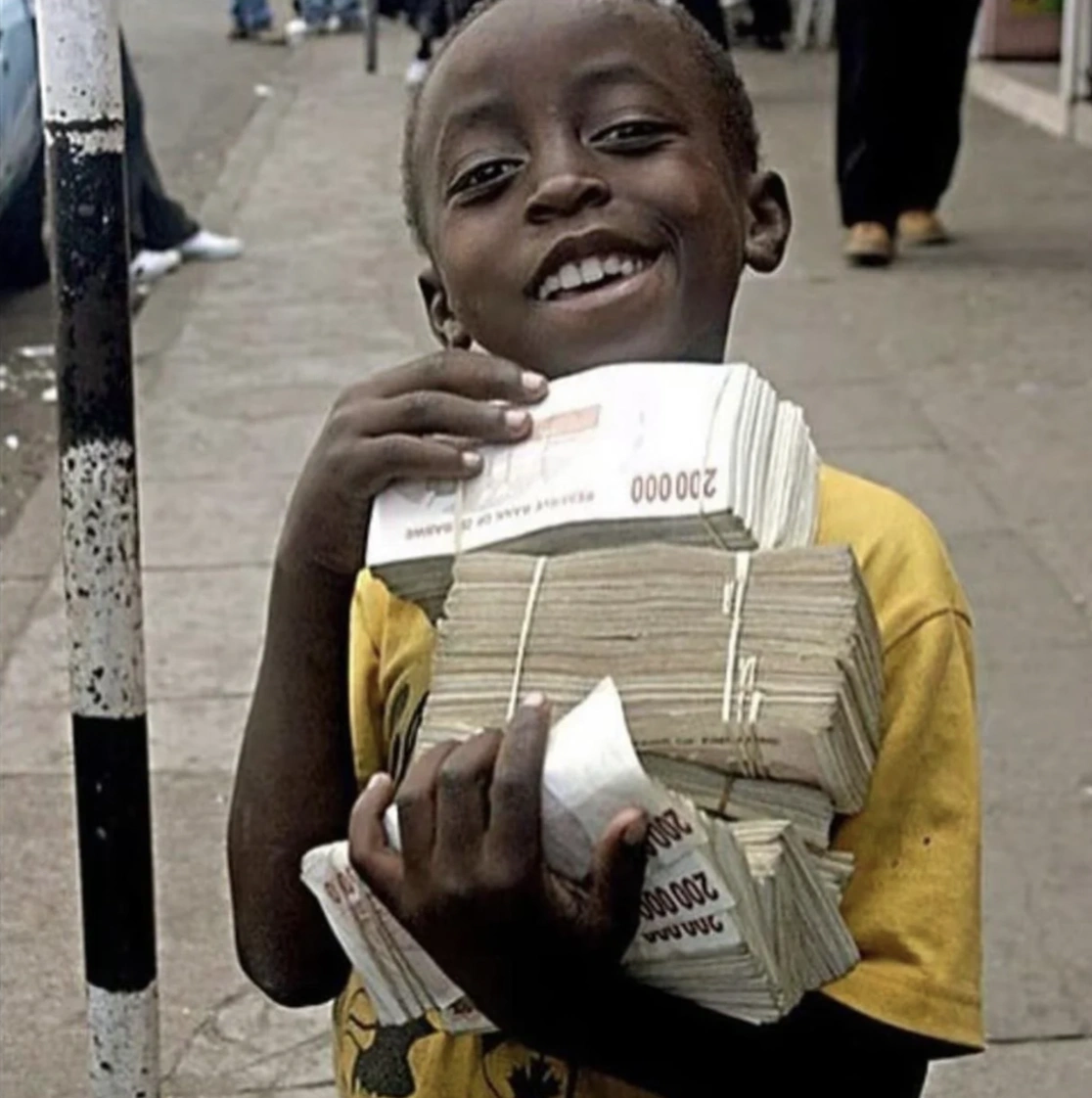 Unbelievable Images: 24 Historical Moments of Hyperinflation Captured on Camera