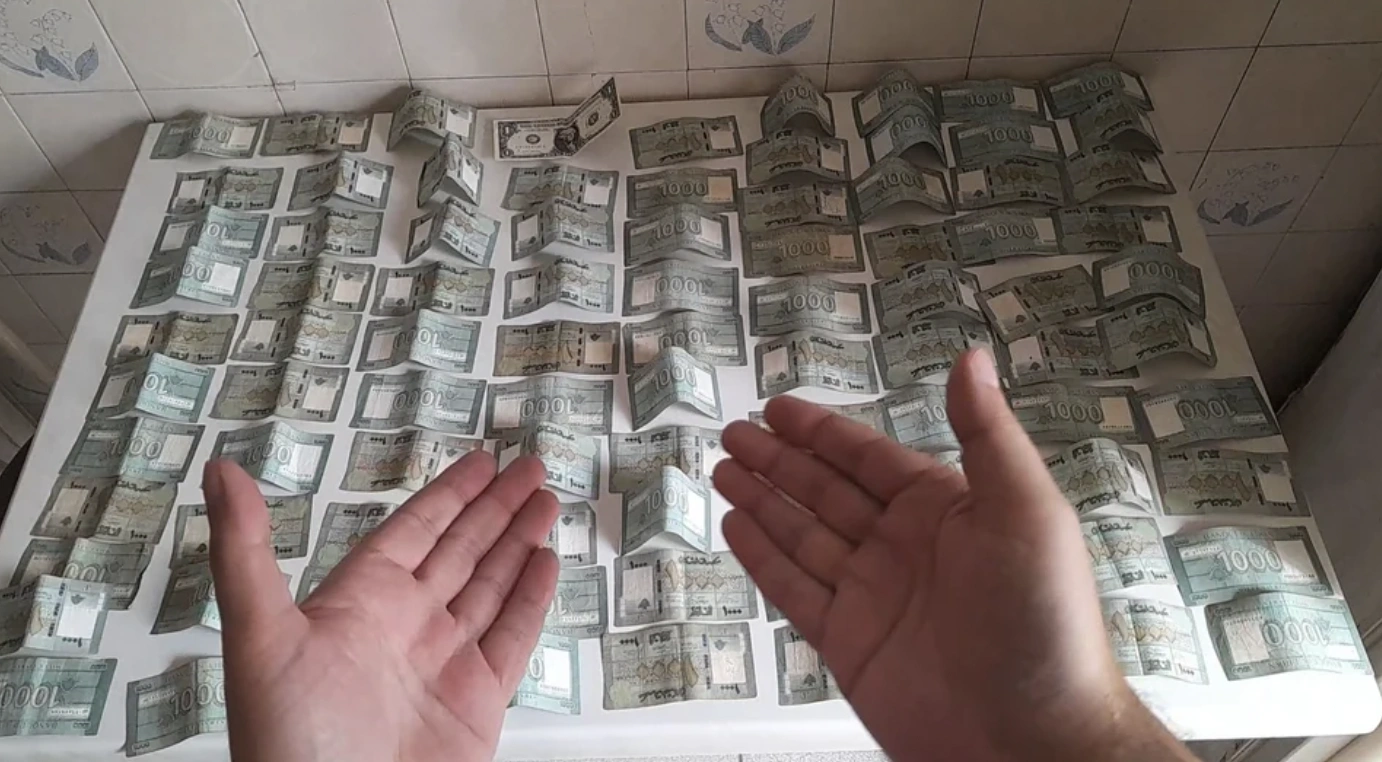 Unbelievable Images: 24 Historical Moments of Hyperinflation Captured on Camera