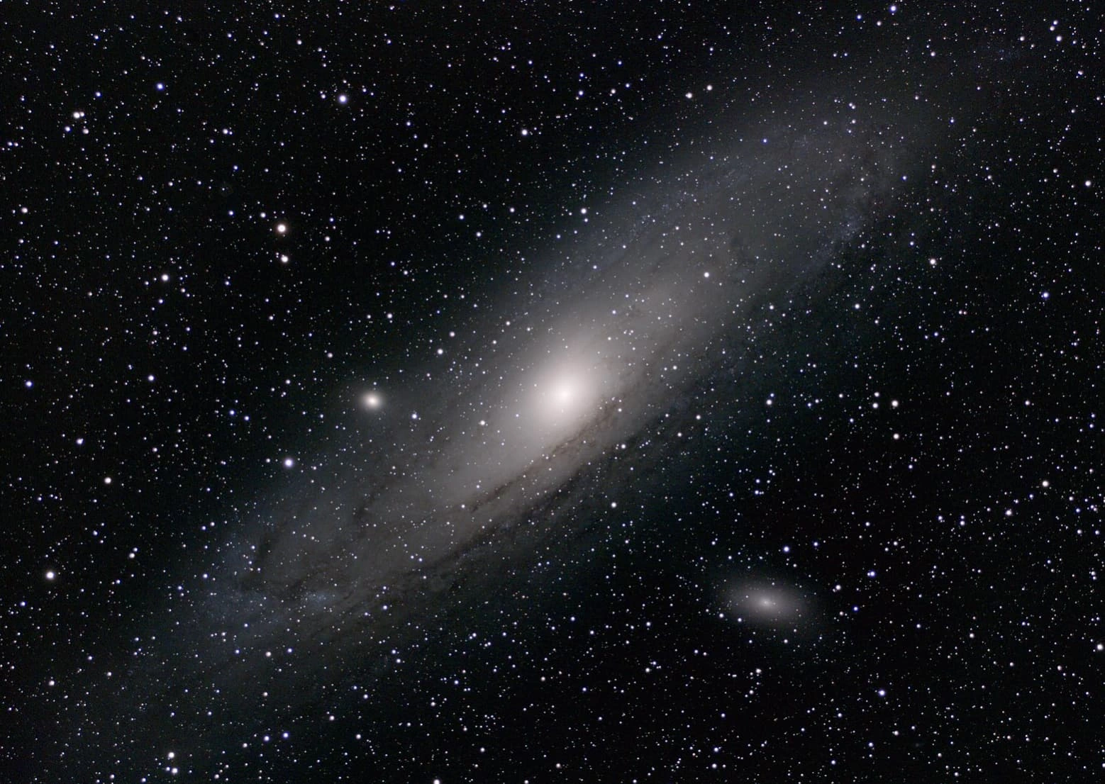 20 Breathtaking Images of the Andromeda Galaxy