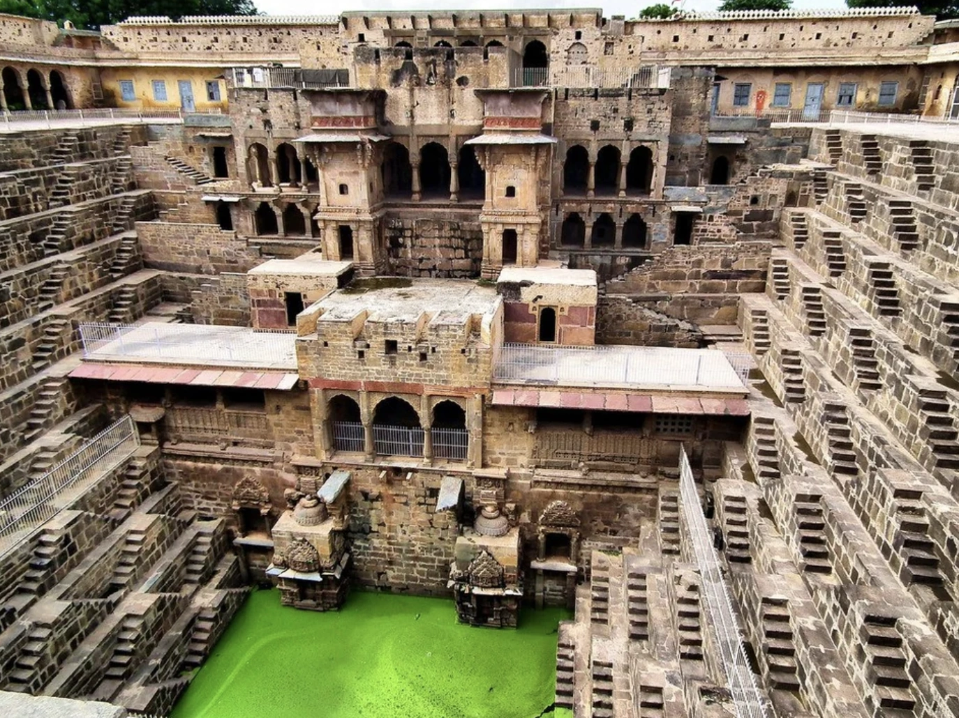 23 Enormous Architectural Wonders