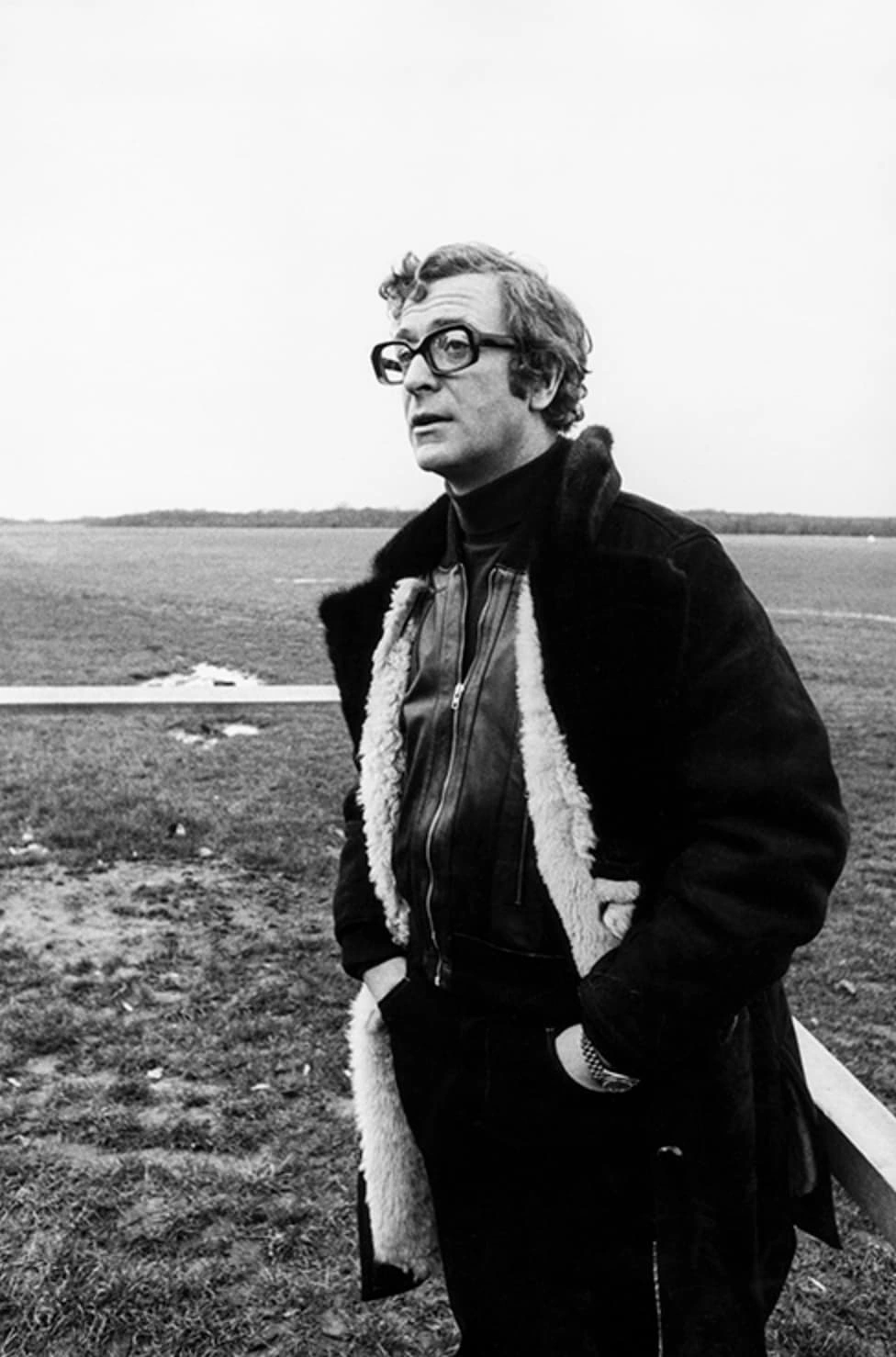 24 Captivating Images of Michael Caine Exuding Style