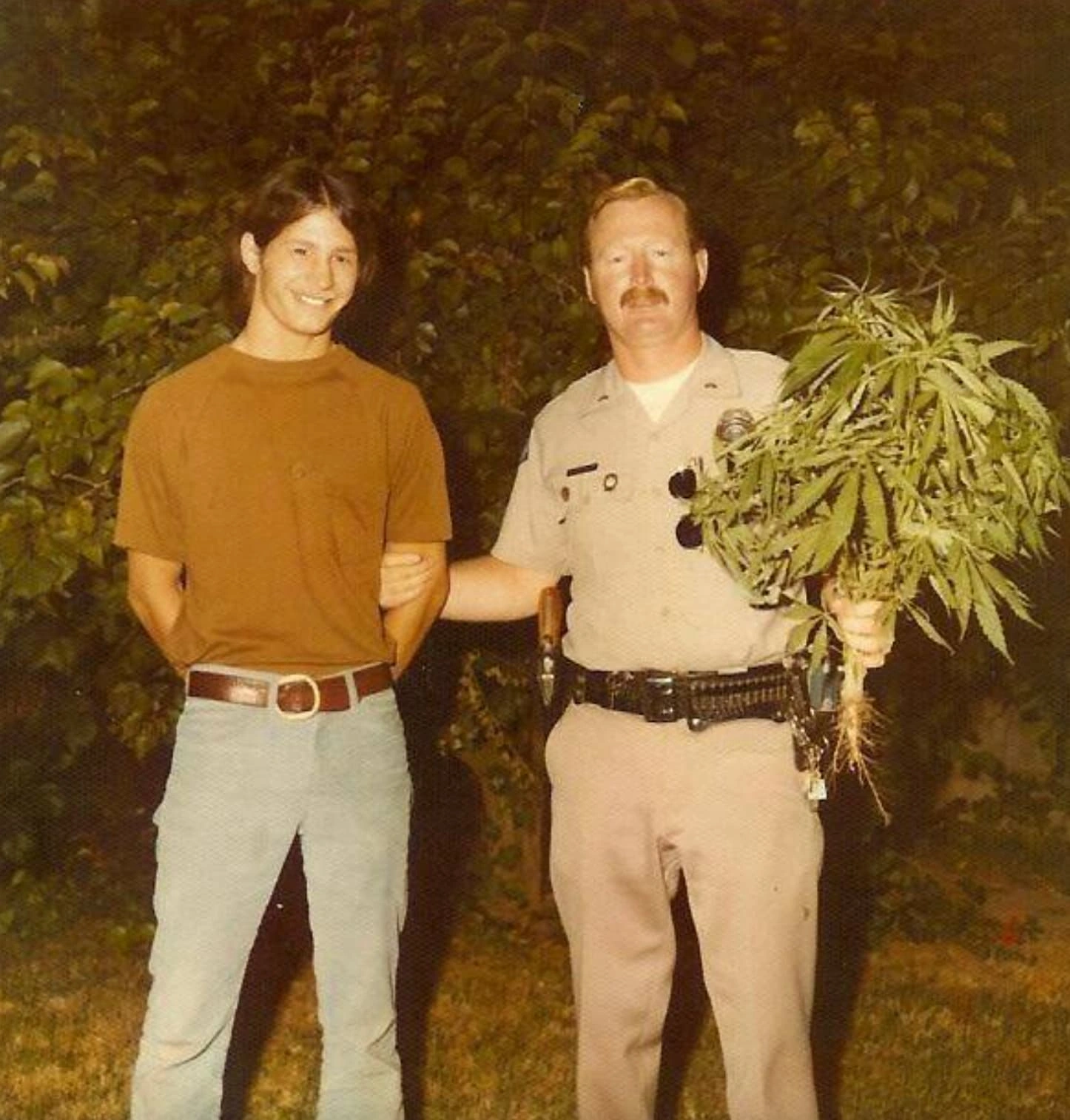 Exploring the Past: 23 Captivating Images of Traditional Cannabis Cultivators