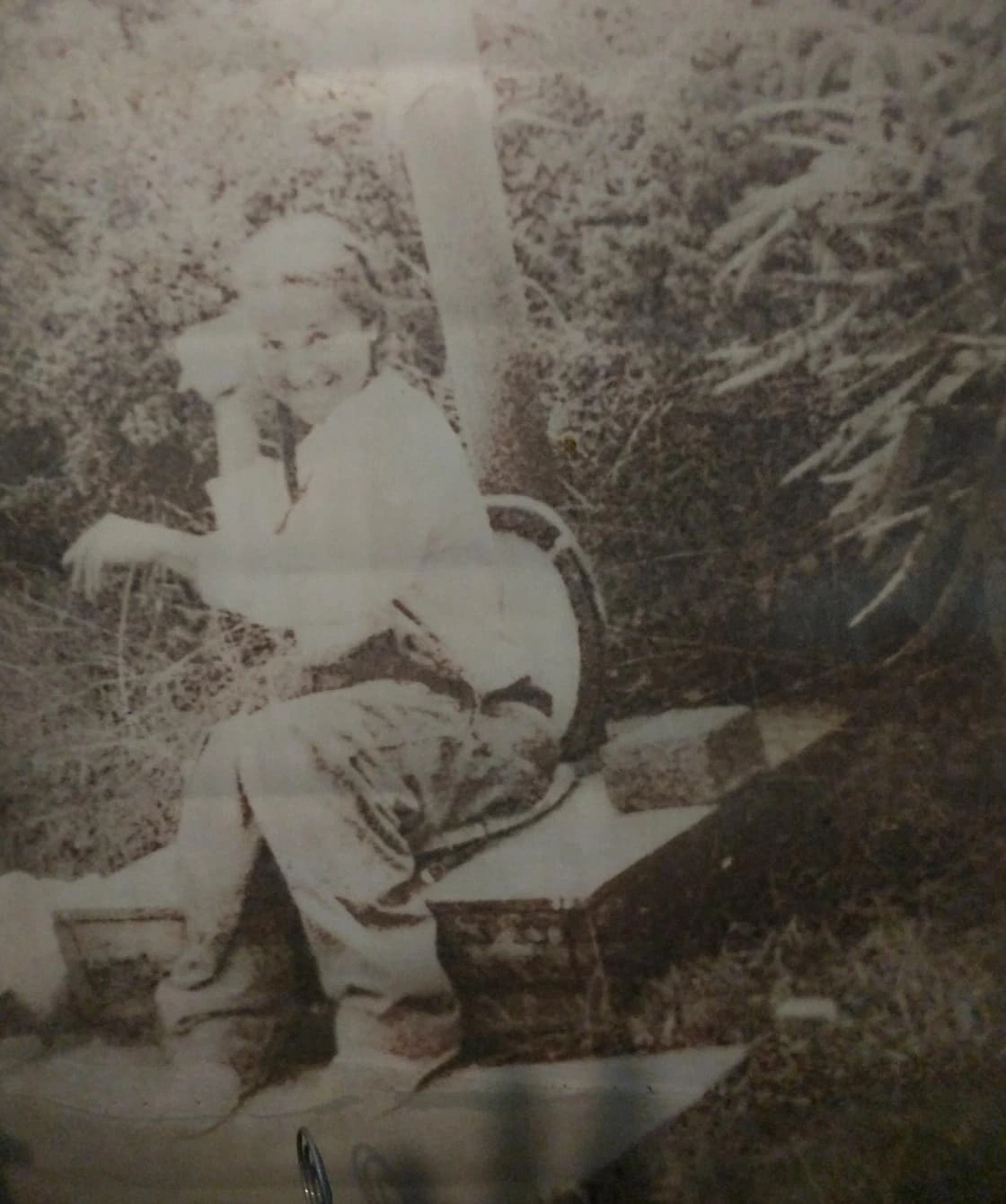 Exploring the Past: 23 Captivating Images of Traditional Cannabis Cultivators