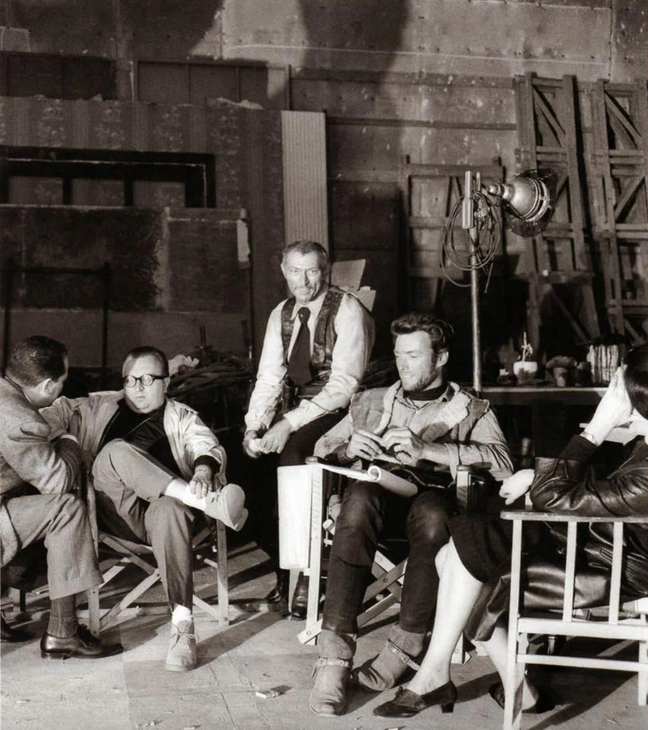 Step Back in Time: 26 Rare Vintage Photos Capturing the Essence of Classic Hollywood Western Films