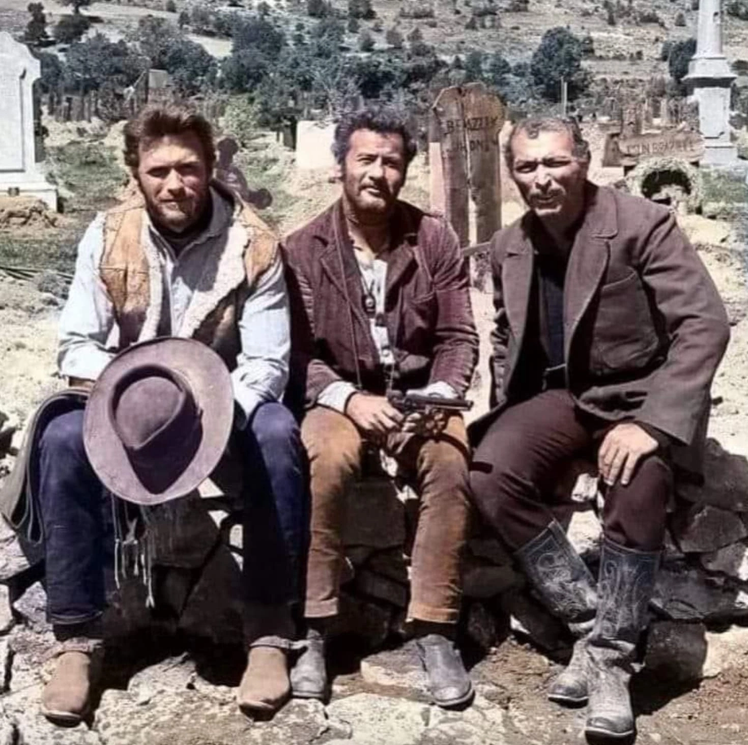 Step Back in Time: 26 Rare Vintage Photos Capturing the Essence of Classic Hollywood Western Films