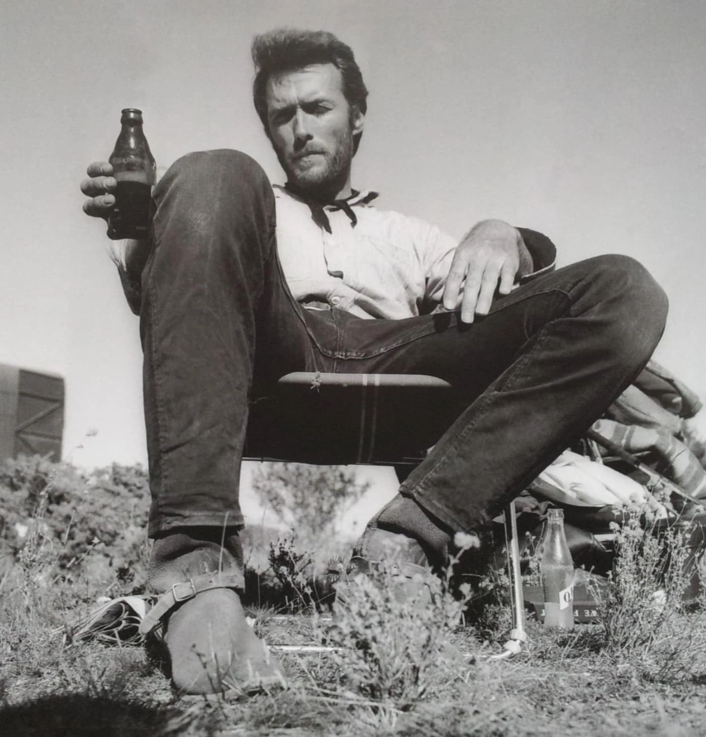 Step Back in Time: 26 Rare Vintage Photos Capturing the Essence of Classic Hollywood Western Films