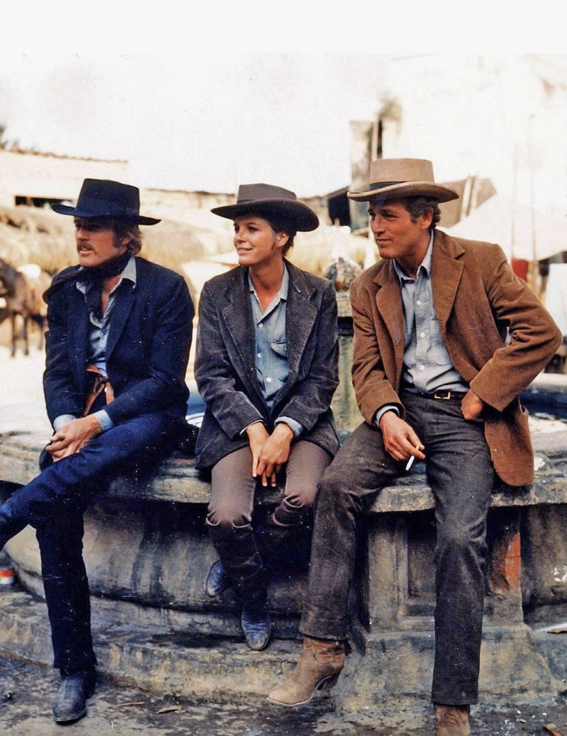 Step Back in Time: 26 Rare Vintage Photos Capturing the Essence of Classic Hollywood Western Films