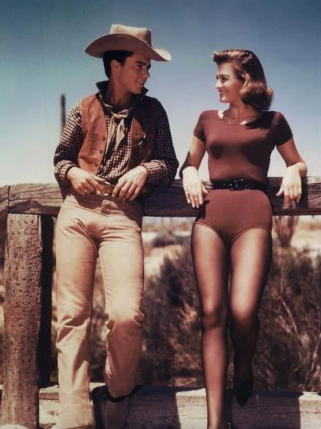 Step Back in Time: 26 Rare Vintage Photos Capturing the Essence of Classic Hollywood Western Films