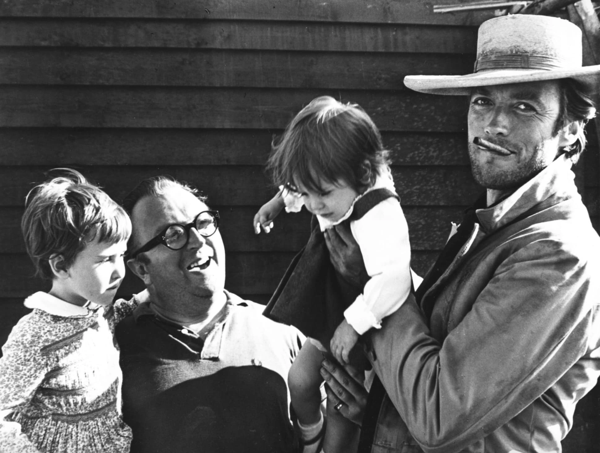 Step Back in Time: 26 Rare Vintage Photos Capturing the Essence of Classic Hollywood Western Films