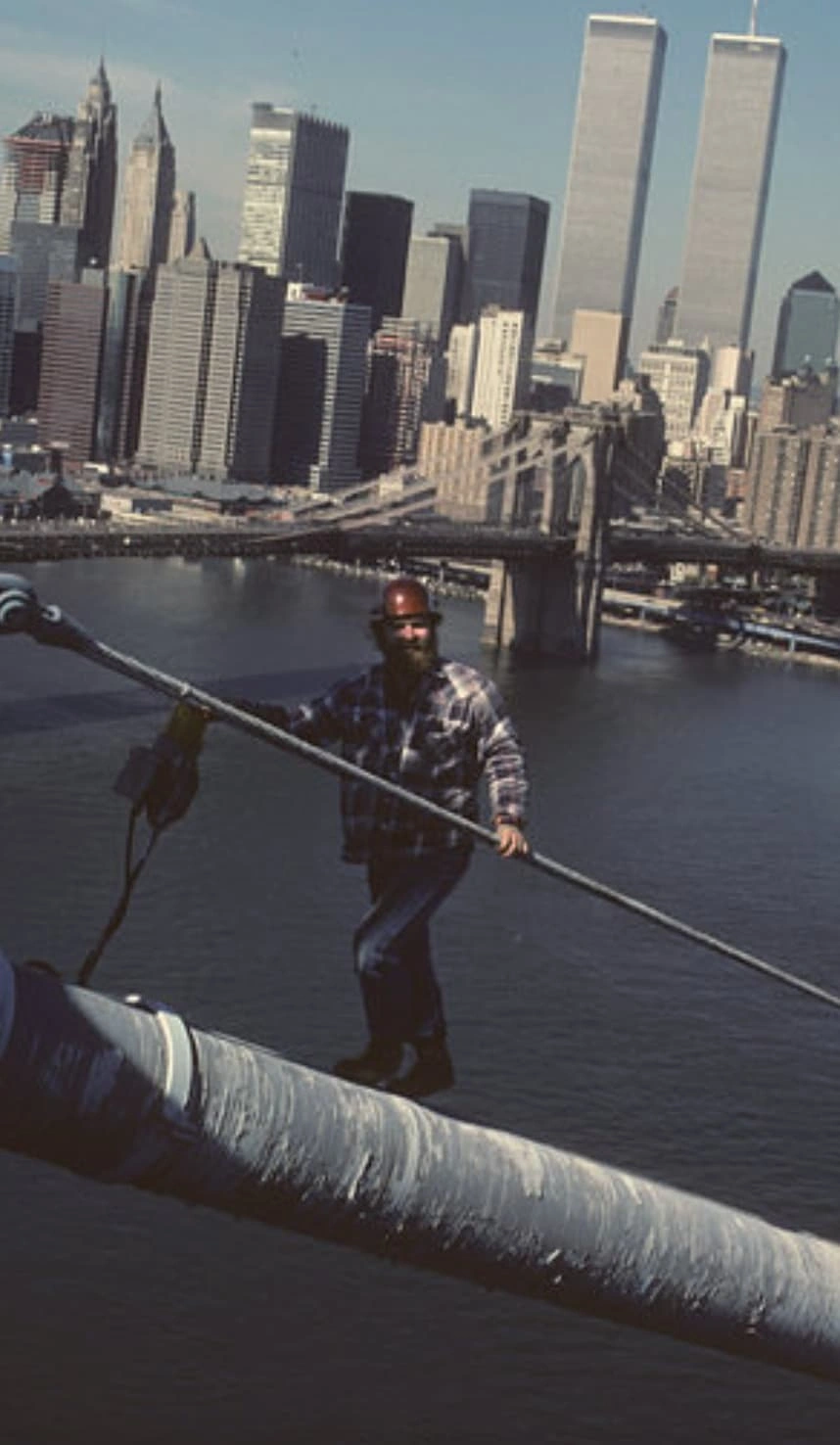 21 Fearless Old-School Construction Workers Who Conquer Heights Like Pros