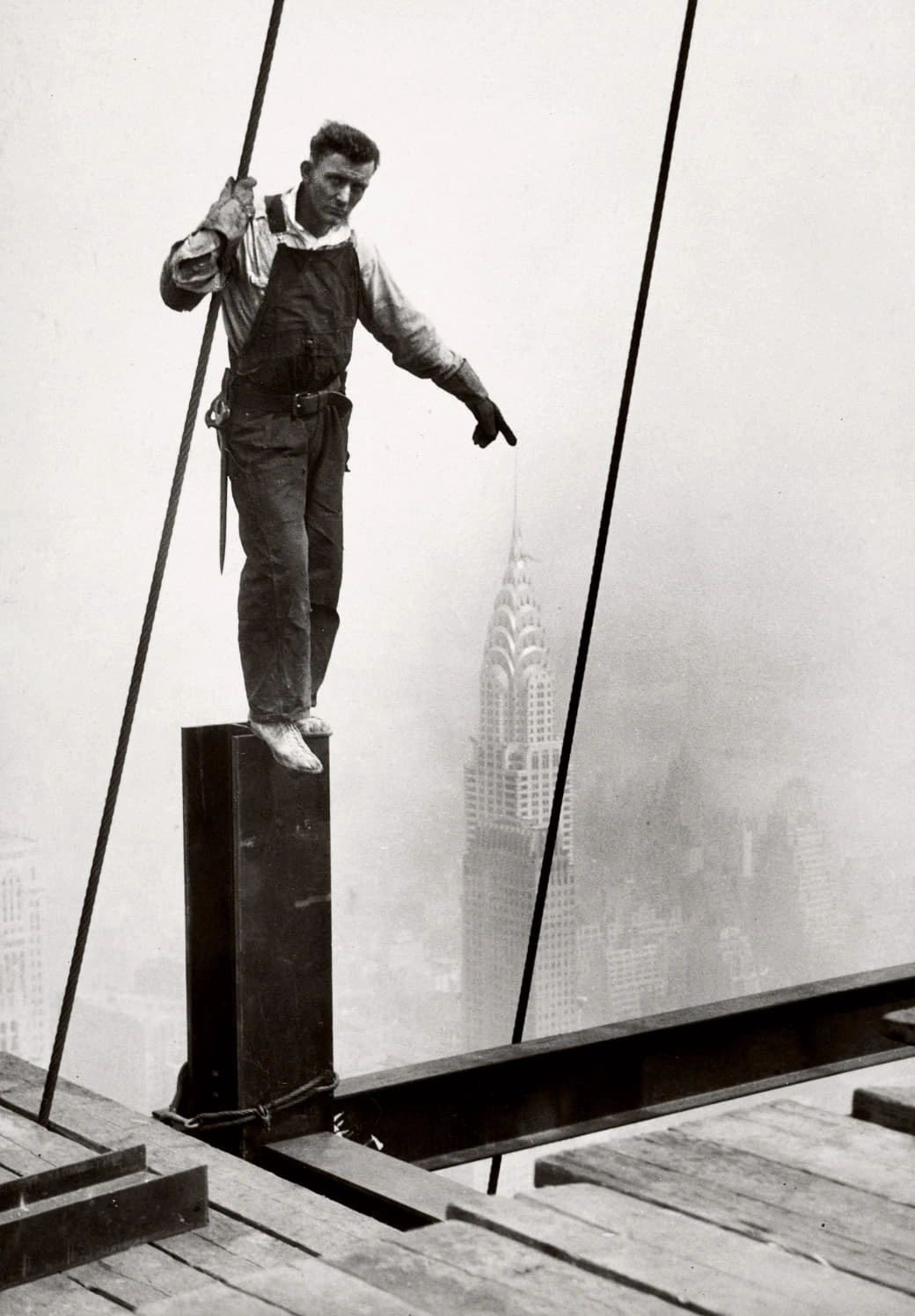 21 Fearless Old-School Construction Workers Who Conquer Heights Like Pros