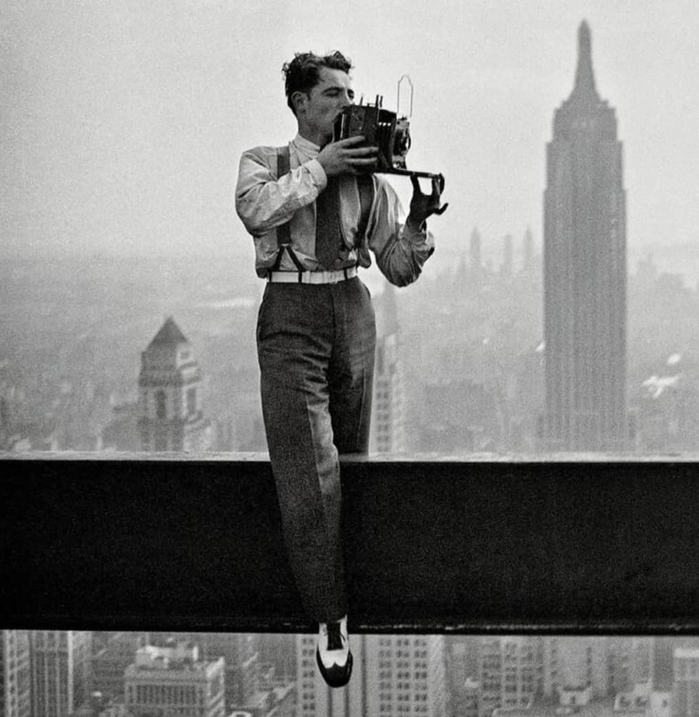 21 Vintage Photographers Who Went Above and Beyond to Capture the Perfect Shot