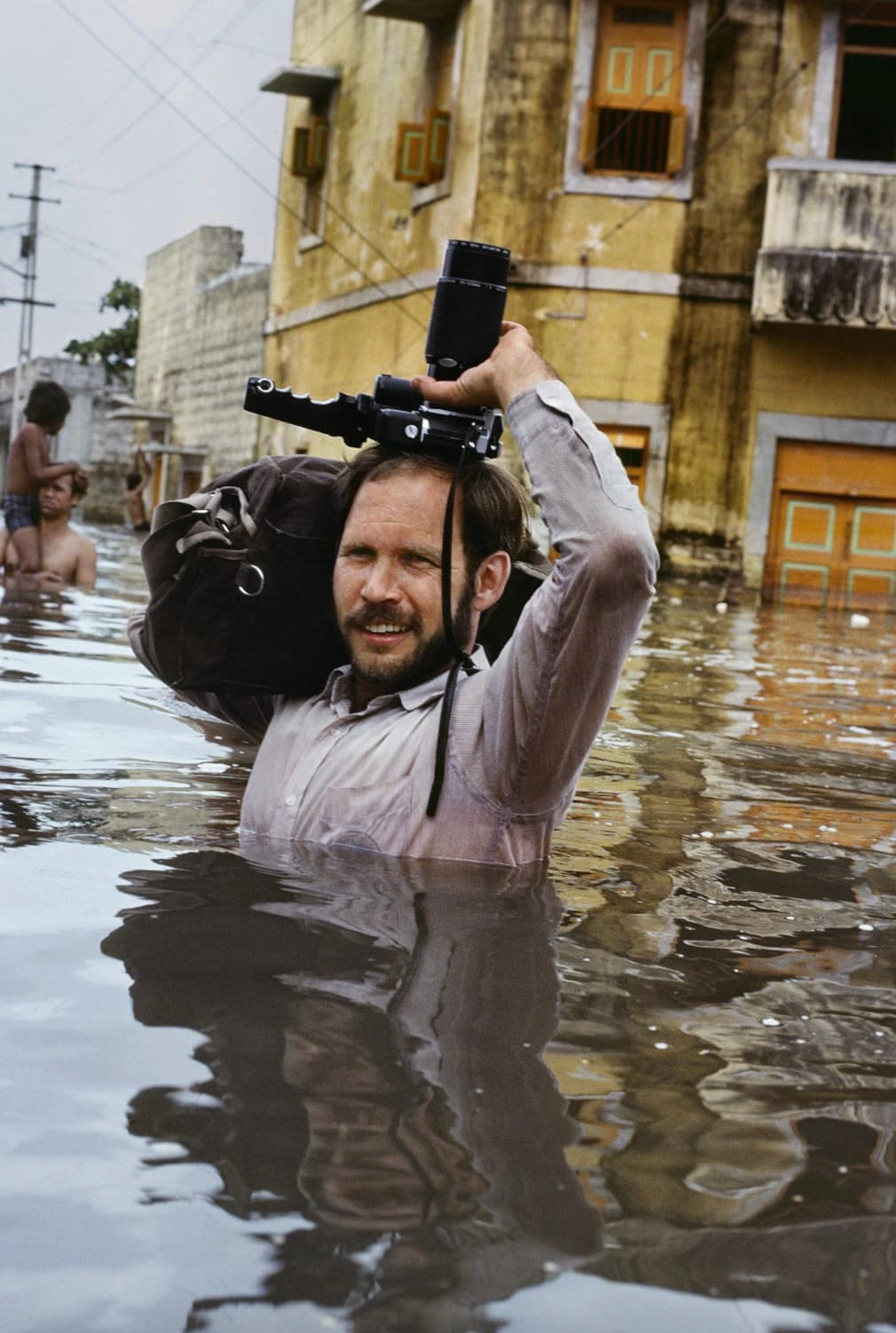 21 Vintage Photographers Who Went Above and Beyond to Capture the Perfect Shot