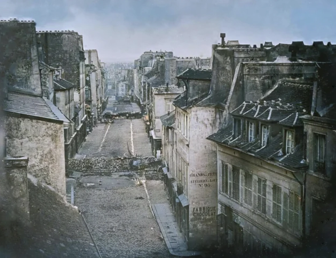 20 Captivating Images from History Discovered in an Antique Book