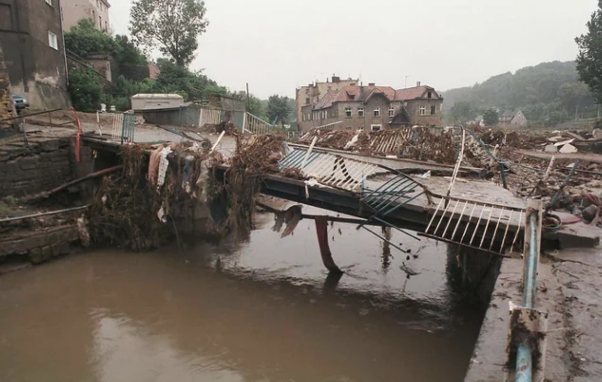 21 Captivating Images from the Past