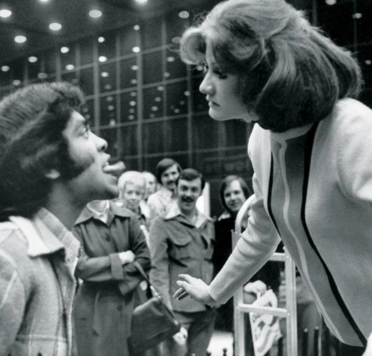 27 Snapshots of the World in 1976: A Visual Journey