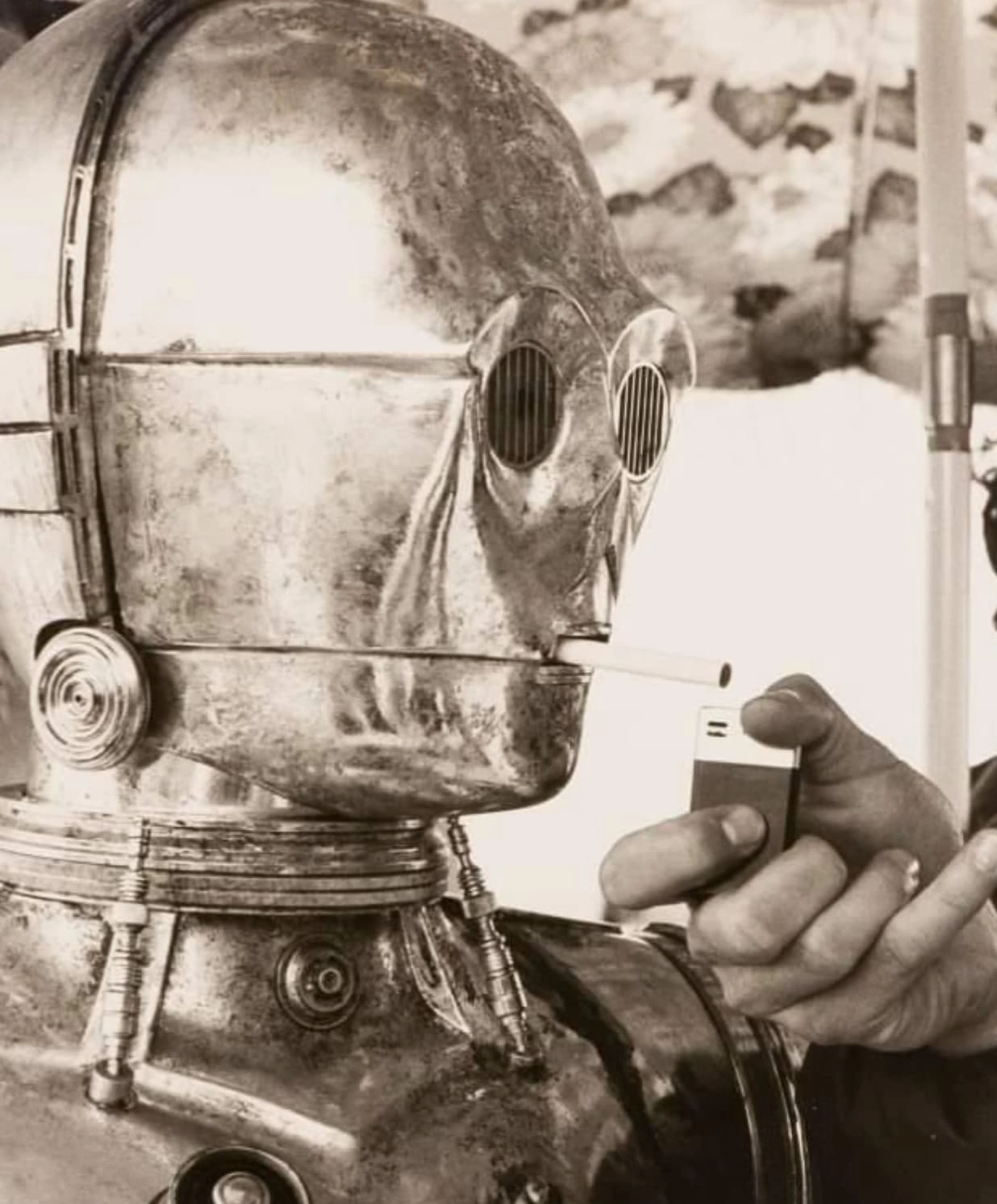 27 Snapshots of the World in 1976: A Visual Journey