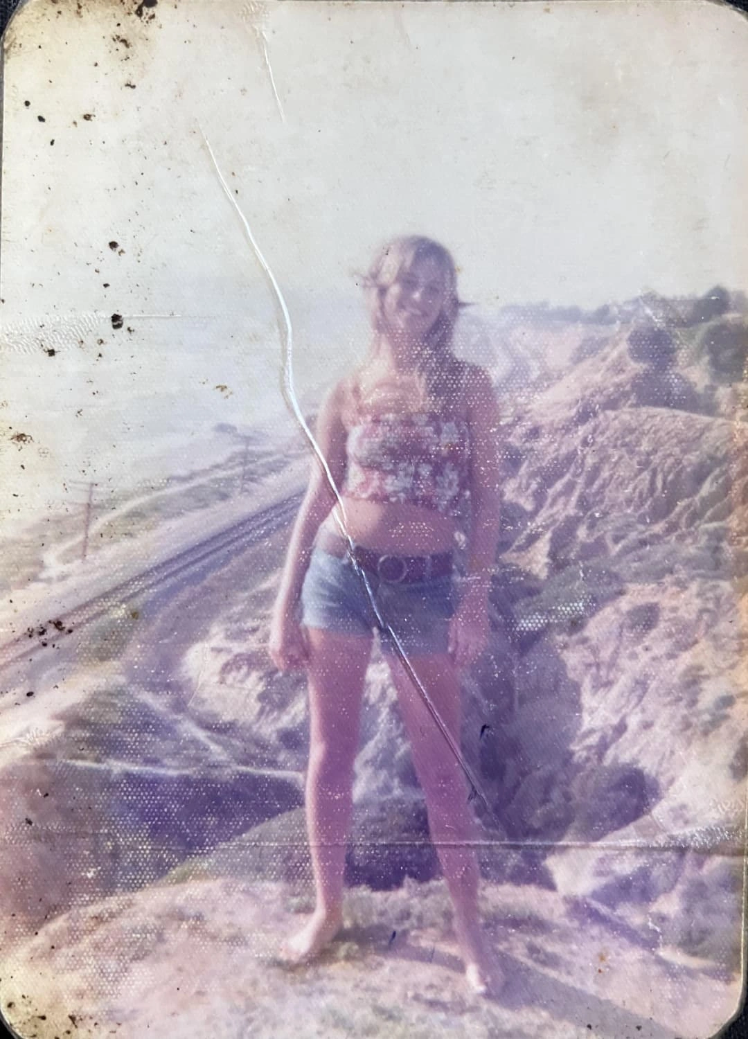 27 Snapshots of the World in 1976: A Visual Journey