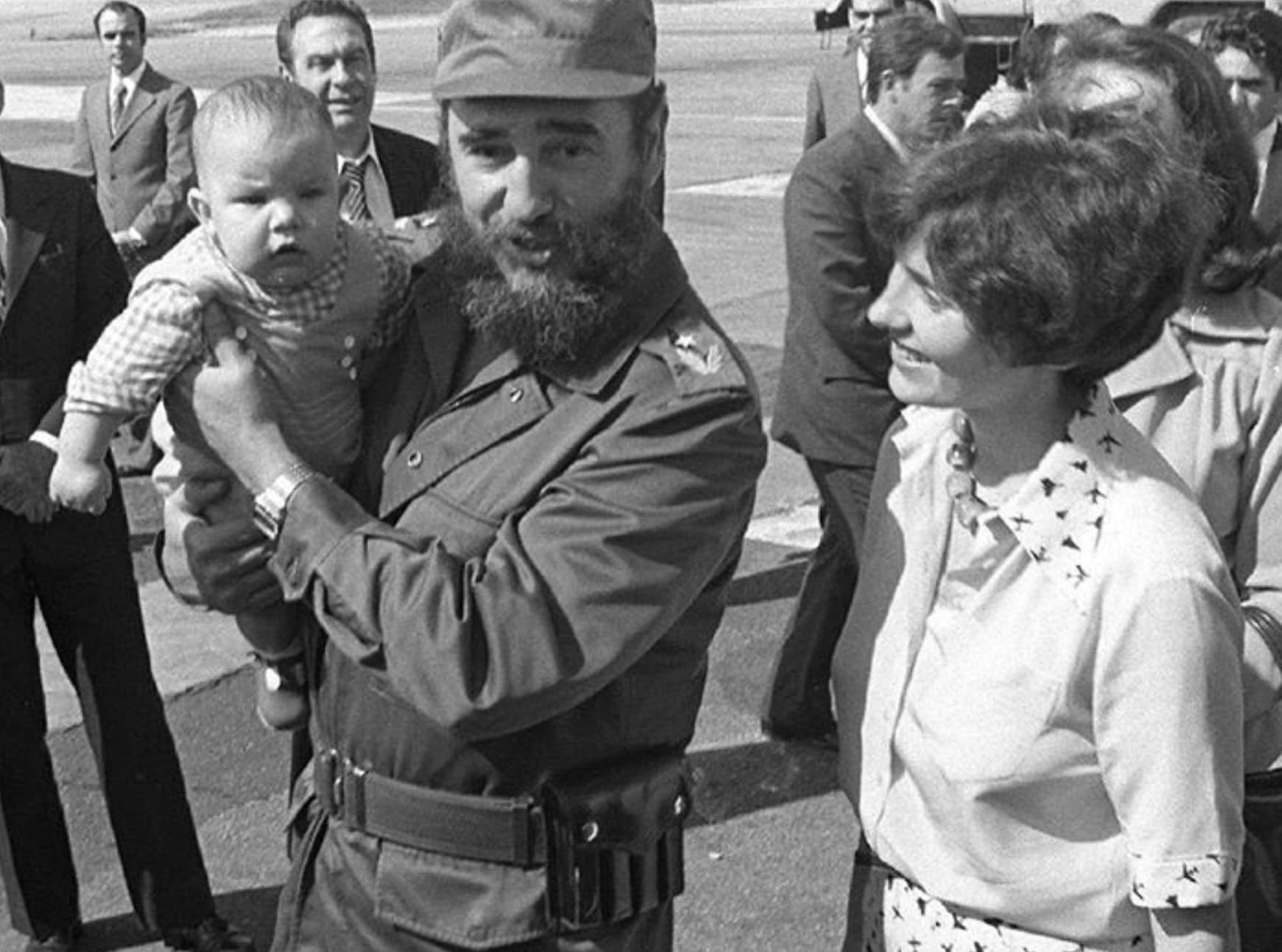 27 Snapshots of the World in 1976: A Visual Journey