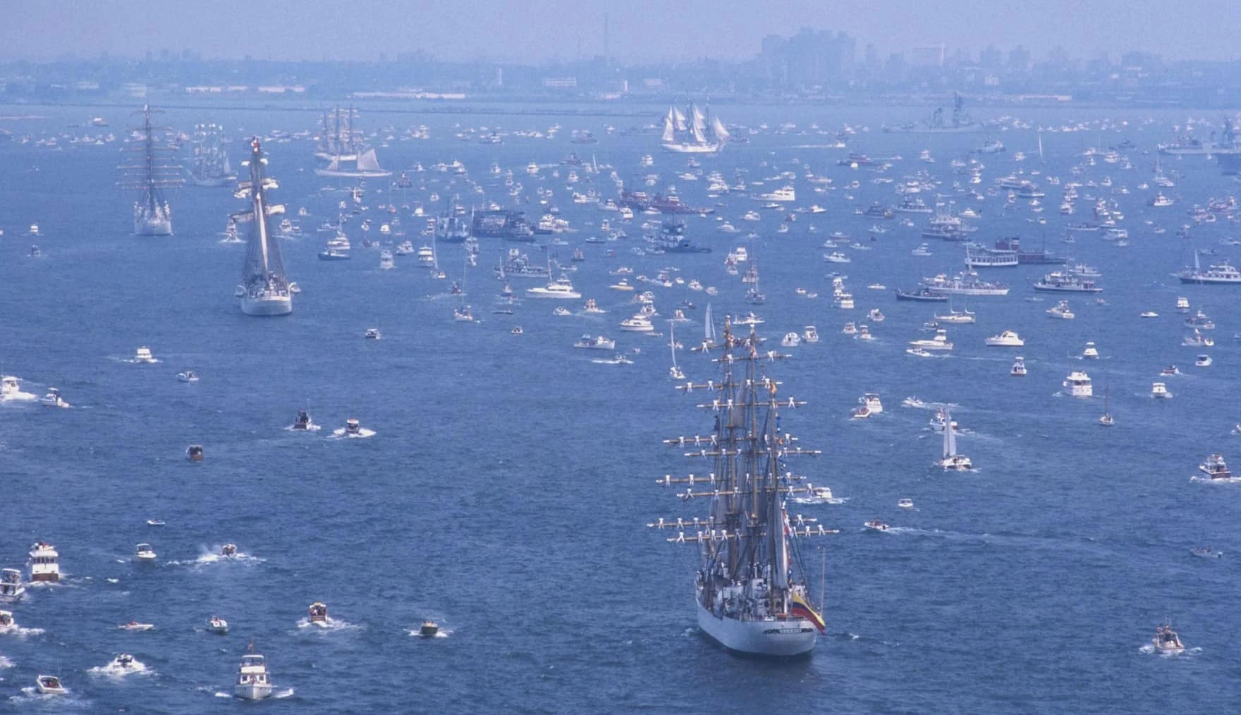 27 Snapshots of the World in 1976: A Visual Journey