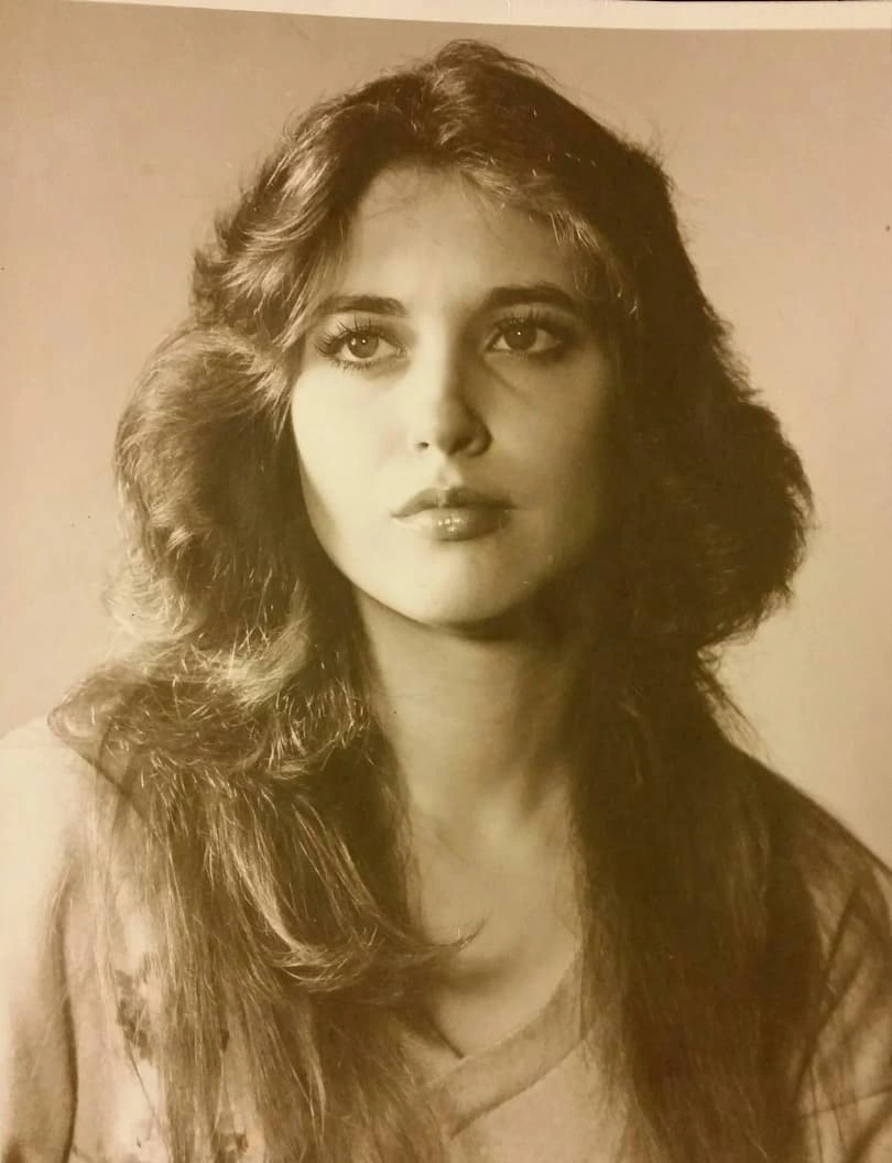 27 Snapshots of the World in 1976: A Visual Journey