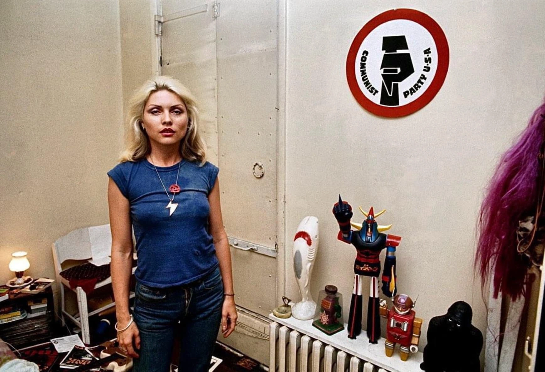 27 Snapshots of the World in 1976: A Visual Journey