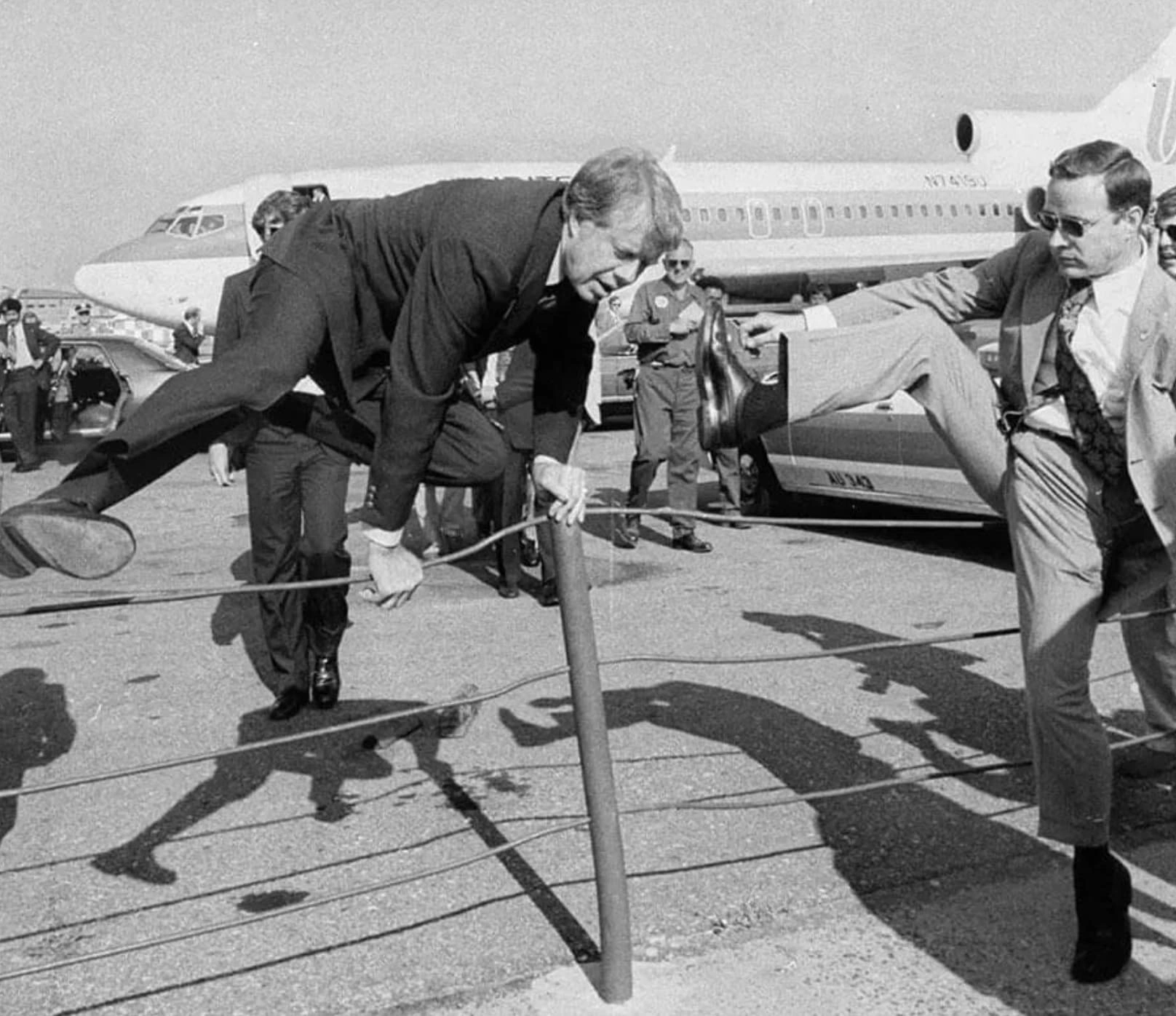 27 Snapshots of the World in 1976: A Visual Journey