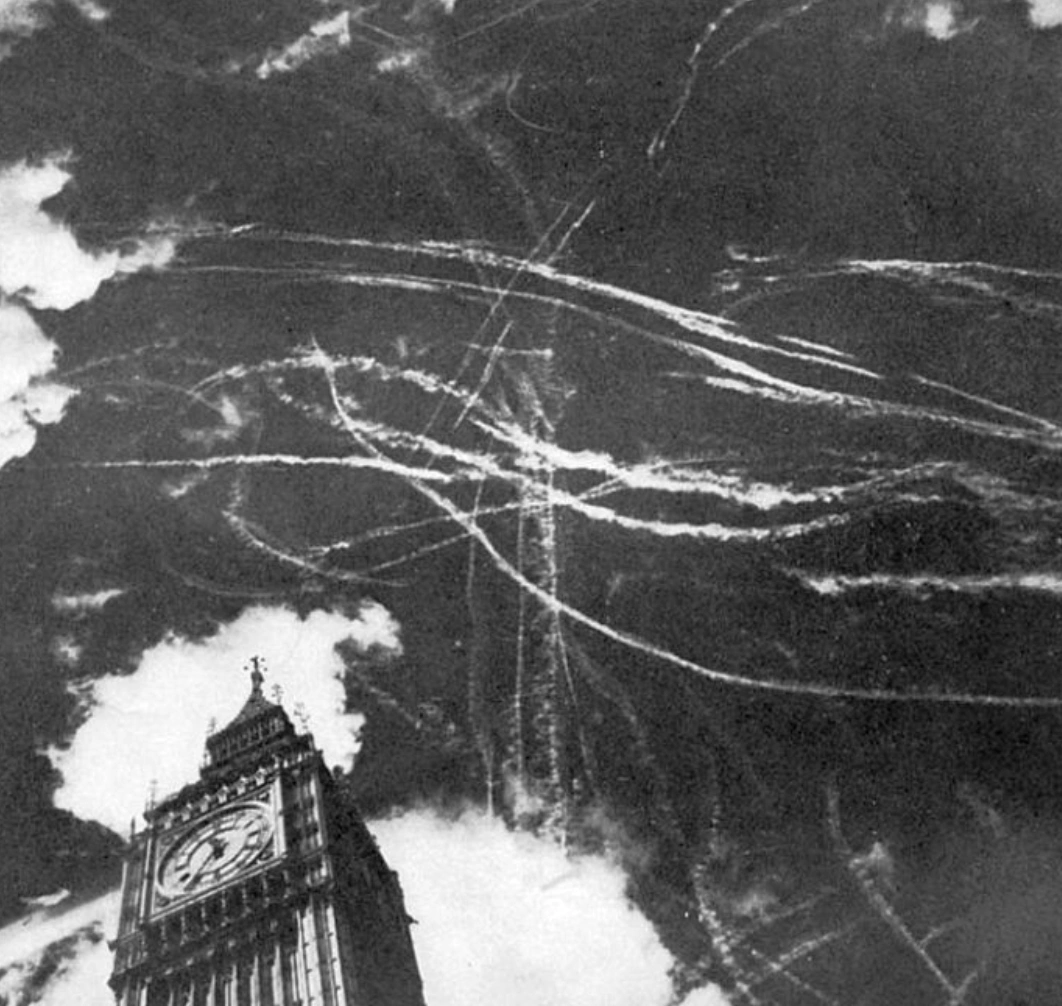 24 Mind-Blowing Images of WWII Aerial Battles