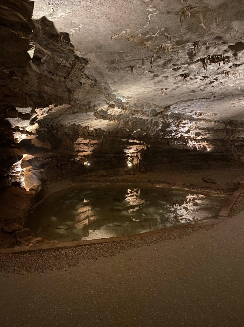 Exploring the Depths: 22 Breathtaking Cave Photos for Experienced Spelunkers