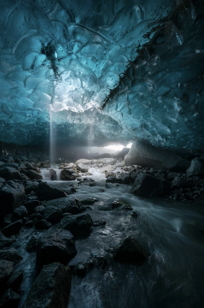 Exploring the Depths: 22 Breathtaking Cave Photos for Experienced Spelunkers