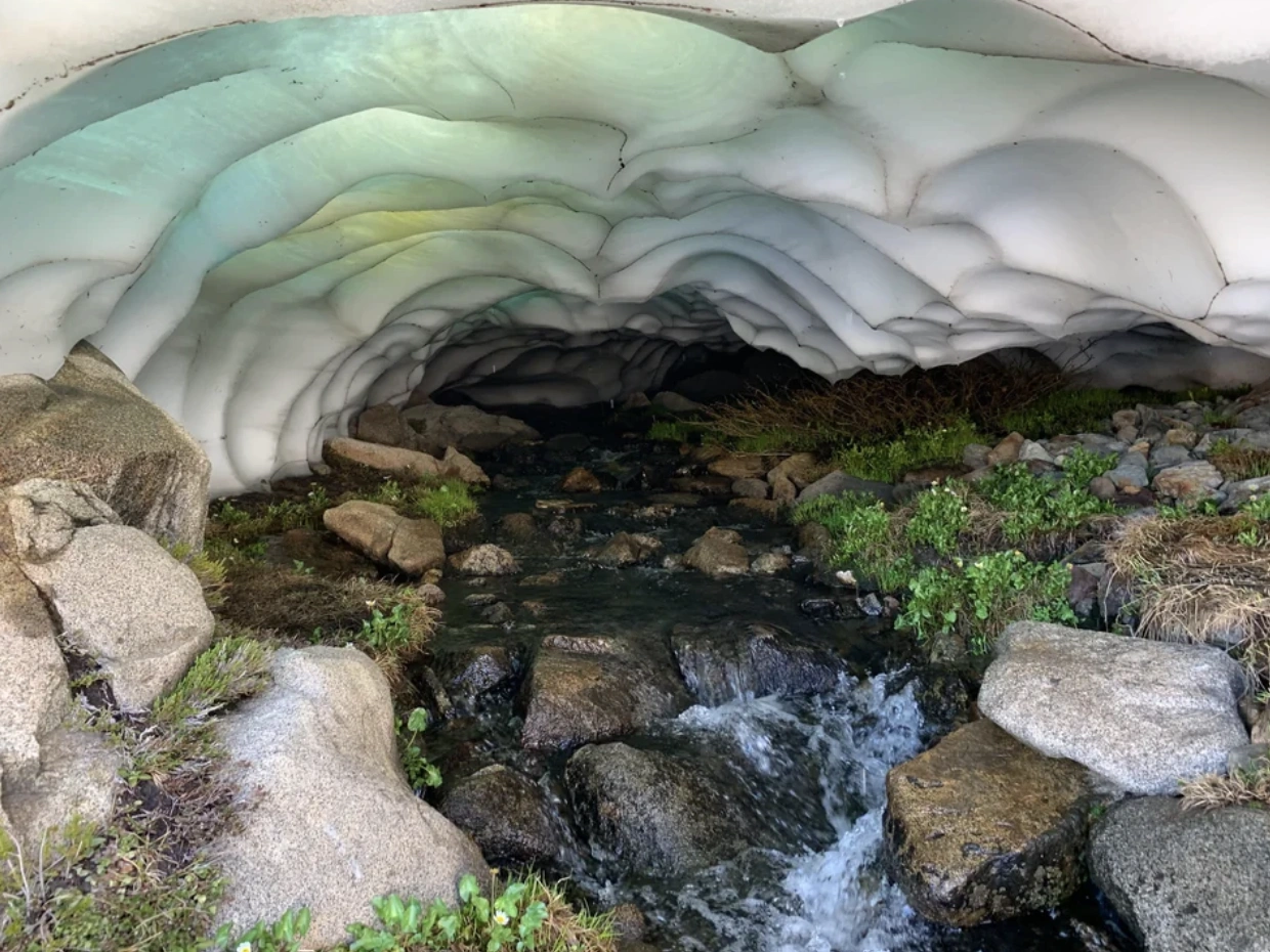 Exploring the Depths: 22 Breathtaking Cave Photos for Experienced Spelunkers
