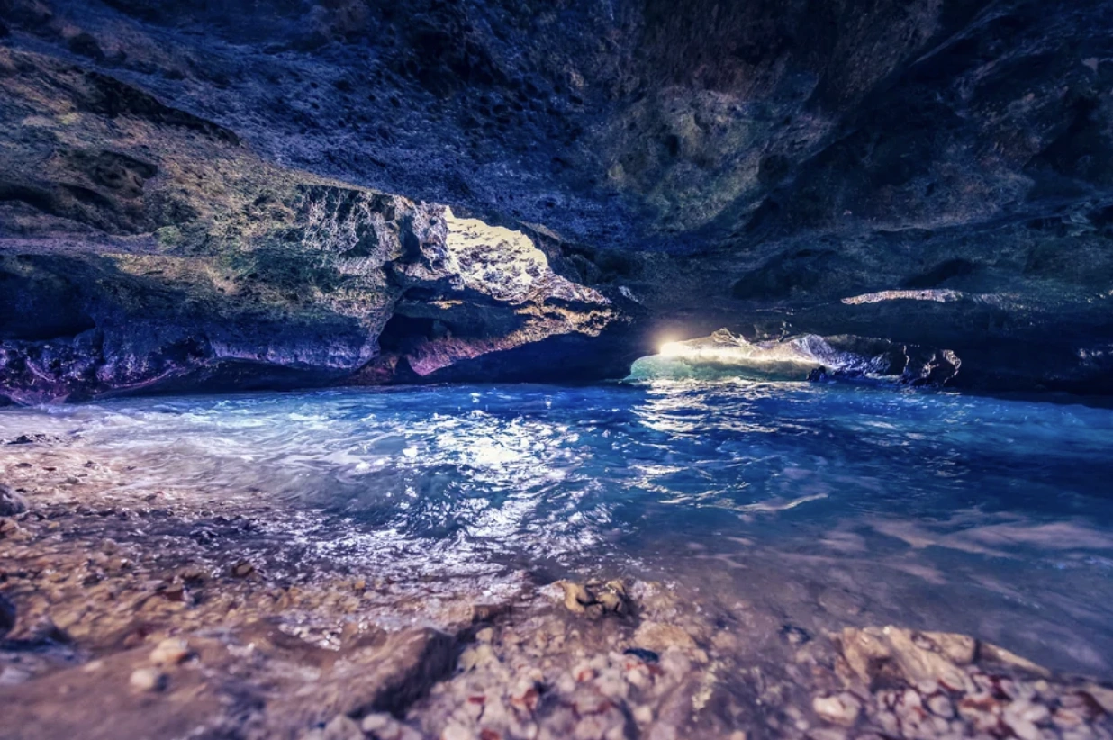 Exploring the Depths: 22 Breathtaking Cave Photos for Experienced Spelunkers